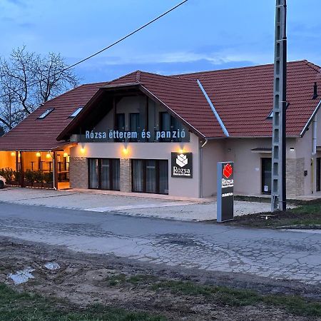 Bed and Breakfast Rozsa Etterem & Panzio Печ Экстерьер фото